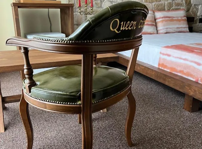 Queen City & Bungalov *