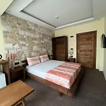 호텔 Queen City & Bungalov 트라존