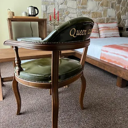 Queen City & Bungalov *