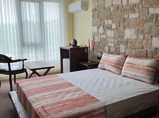 Queen City & Bungalov Hotel *